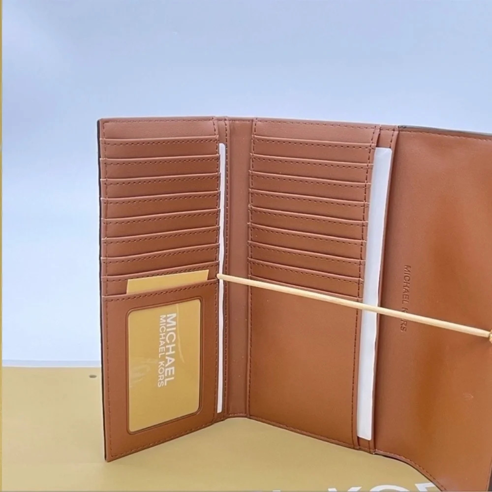Michael Kors Large Trifold Wallet Leather Vanilla - Picture 4 of 7